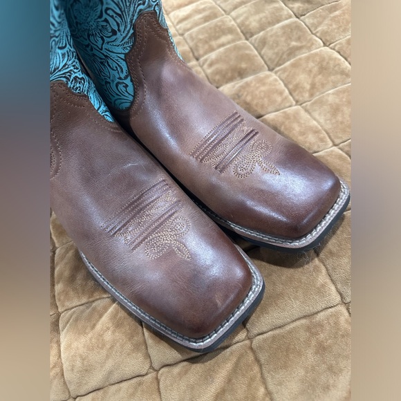 Women’s Ariat boots - Picture 3 of 6